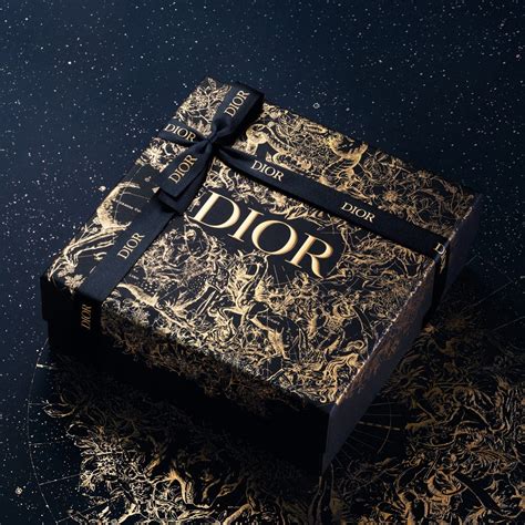 Dior gift wrapping